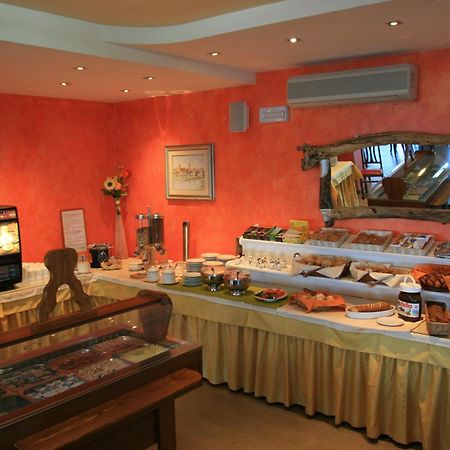 Hotel Merano เบรนโซเน ซูล การ์ดา ภายนอก รูปภาพ