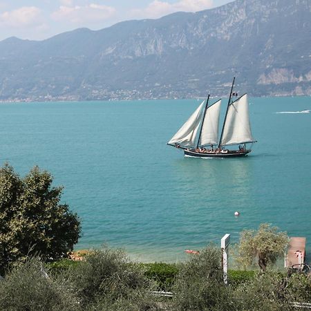 Hotel Merano เบรนโซเน ซูล การ์ดา ภายนอก รูปภาพ