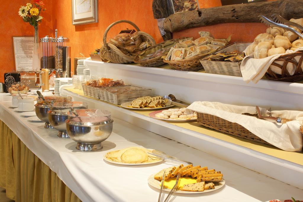 Hotel Merano เบรนโซเน ซูล การ์ดา ภายนอก รูปภาพ