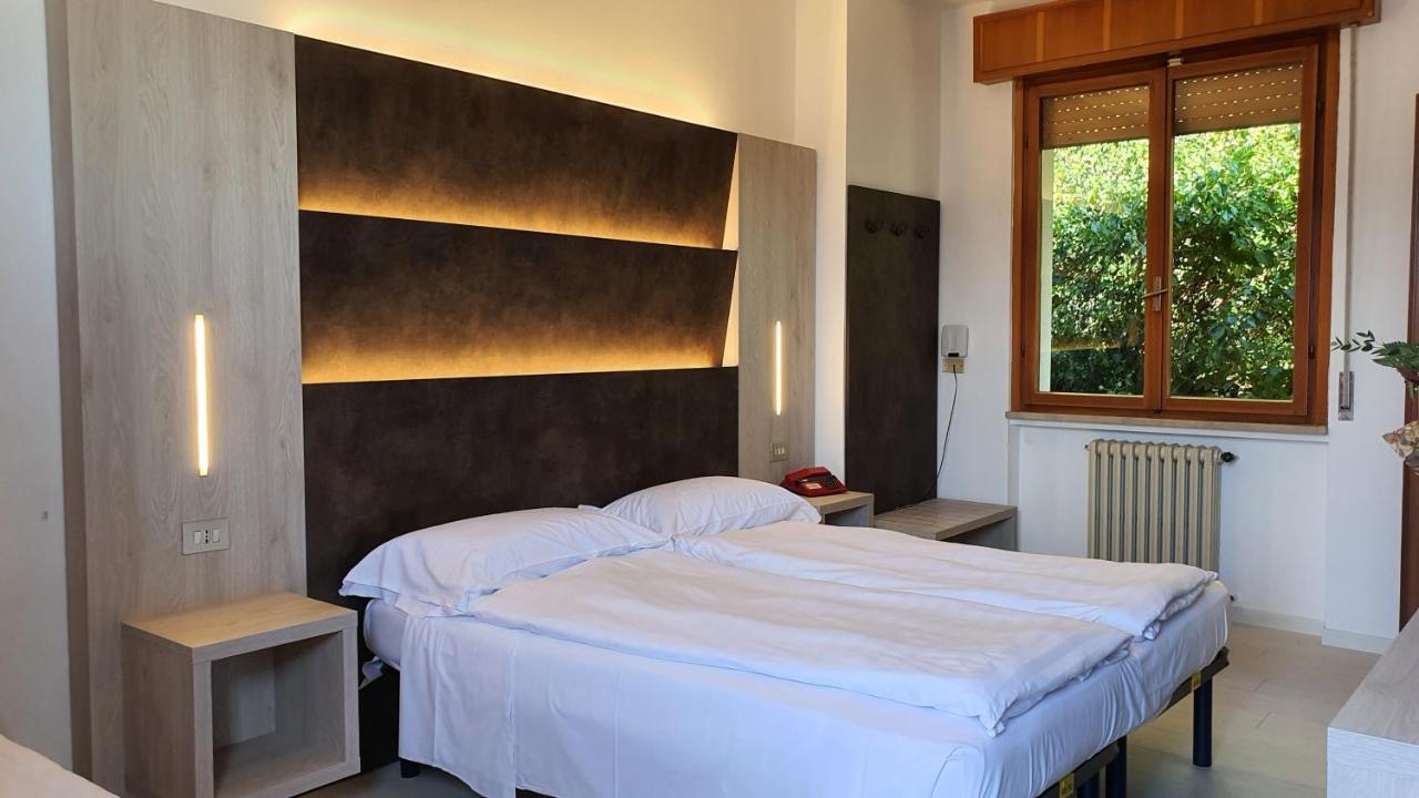 Hotel Merano เบรนโซเน ซูล การ์ดา ภายนอก รูปภาพ