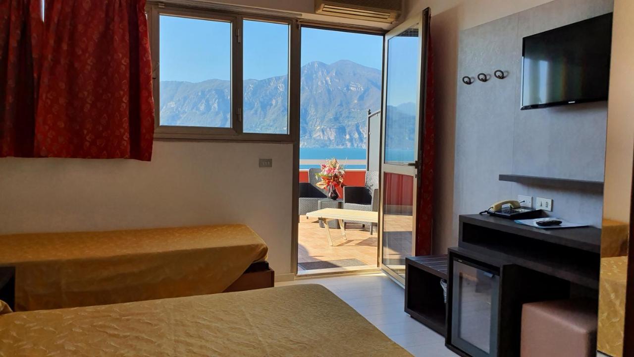Hotel Merano เบรนโซเน ซูล การ์ดา ภายนอก รูปภาพ