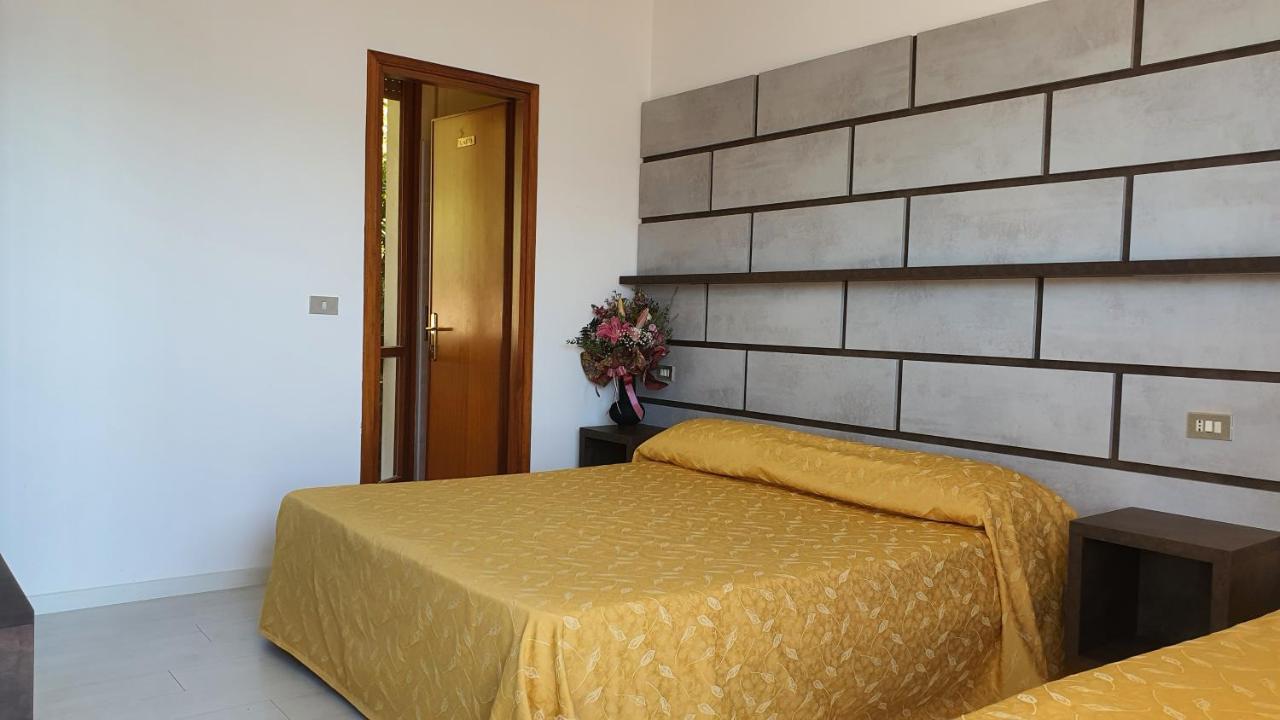 Hotel Merano เบรนโซเน ซูล การ์ดา ภายนอก รูปภาพ
