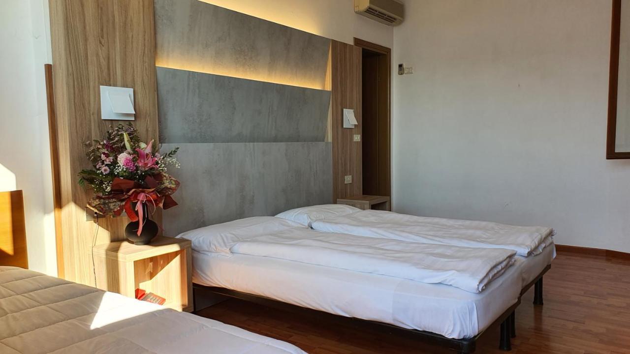 Hotel Merano เบรนโซเน ซูล การ์ดา ภายนอก รูปภาพ