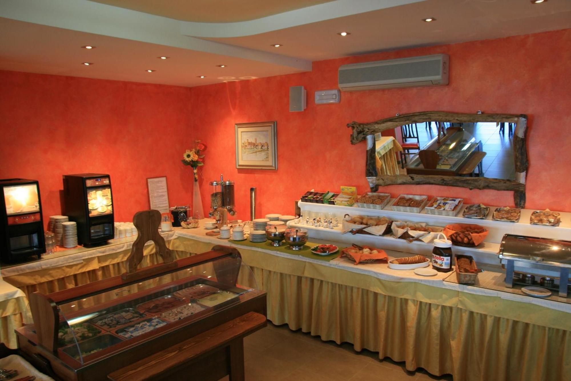 Hotel Merano เบรนโซเน ซูล การ์ดา ภายนอก รูปภาพ