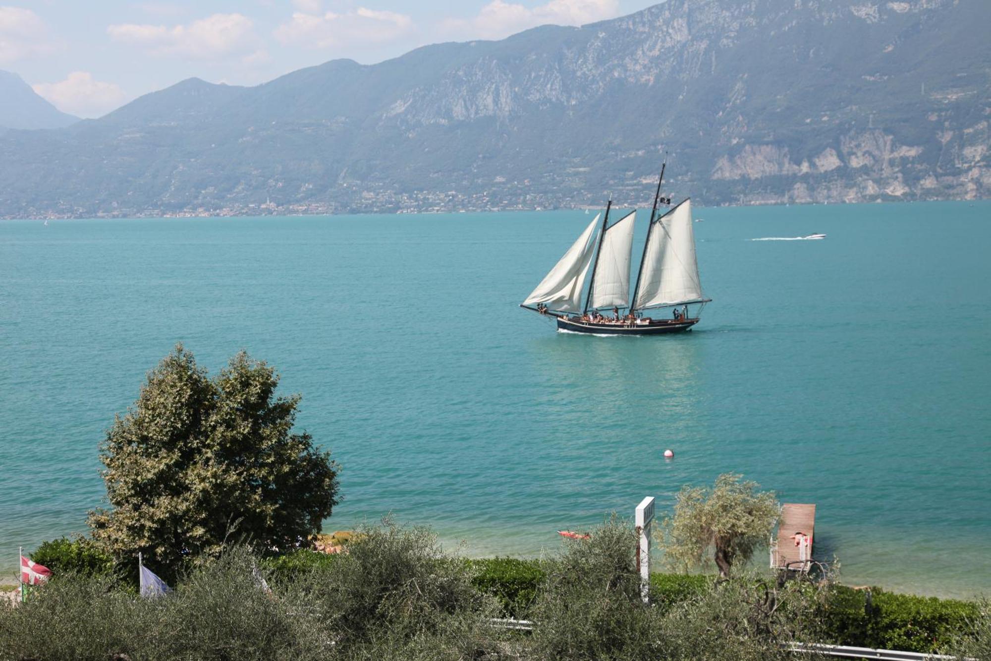 Hotel Merano เบรนโซเน ซูล การ์ดา ภายนอก รูปภาพ