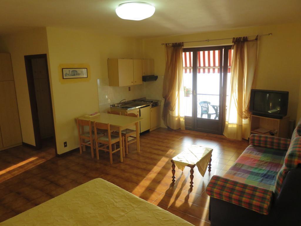 Hotel Merano เบรนโซเน ซูล การ์ดา ภายนอก รูปภาพ